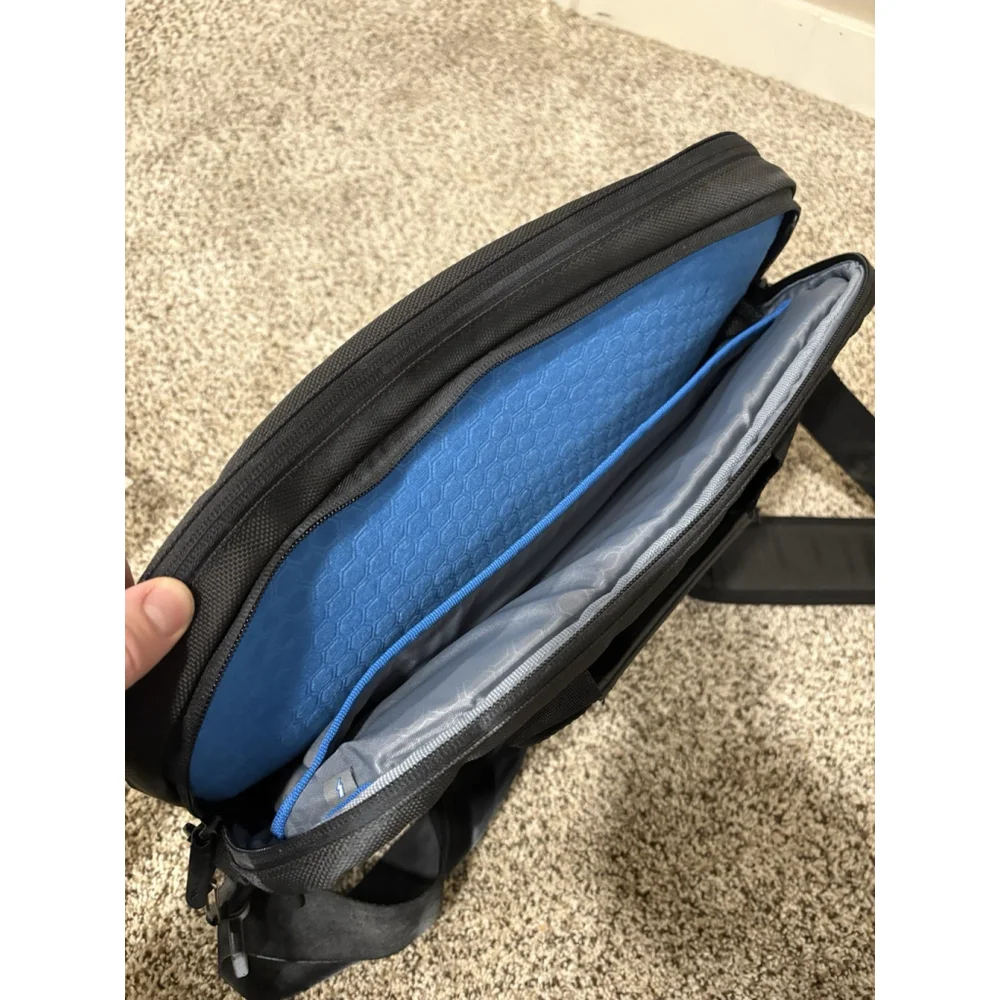 Dell 7FK8H Pro Briefcase Bag with Shoulder Strap 15.6